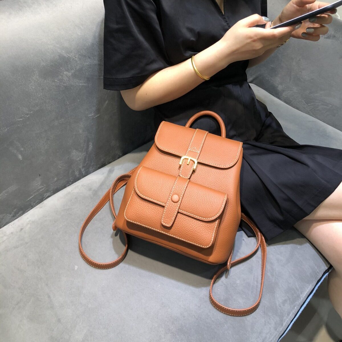 新款头层牛皮双肩背包时尚休闲潮包个性真皮女包高品质单