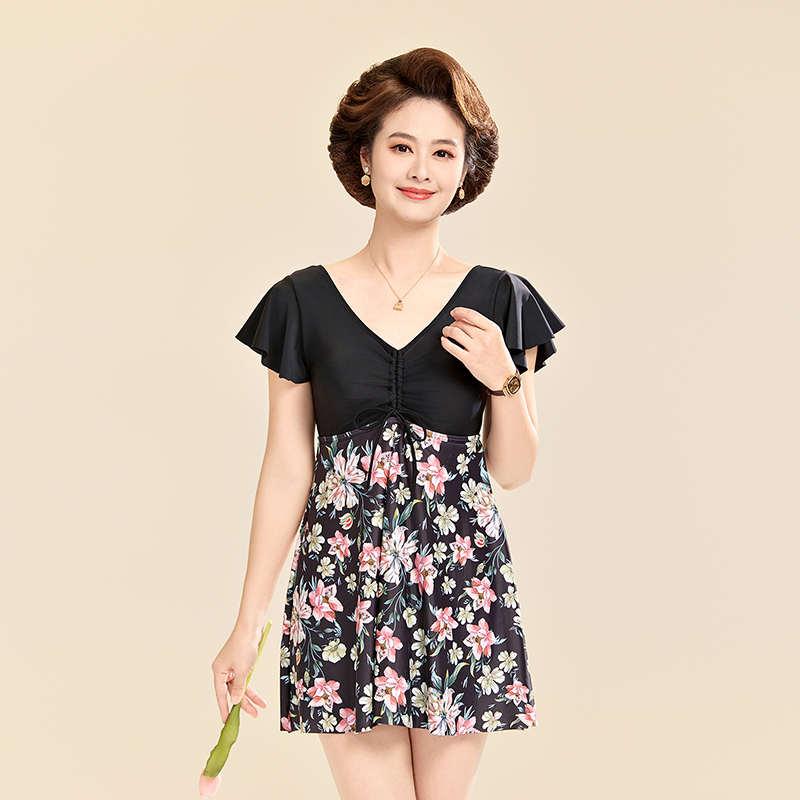 连体泳衣女士2025新款妈妈款中老年人保守宽松显瘦遮肚泡温泉套装