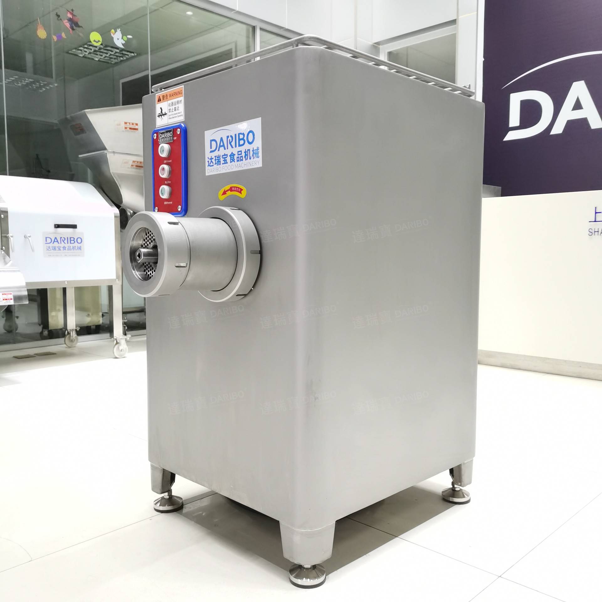 l达瑞宝大产能绞肉机 宠物食品绞冻肉设备搭配混合搅拌灌肠机使用