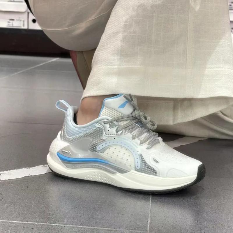 李宁LINING 休闲鞋夏季女星火3轻量回弹缓震运动鞋透气鞋AGLS062