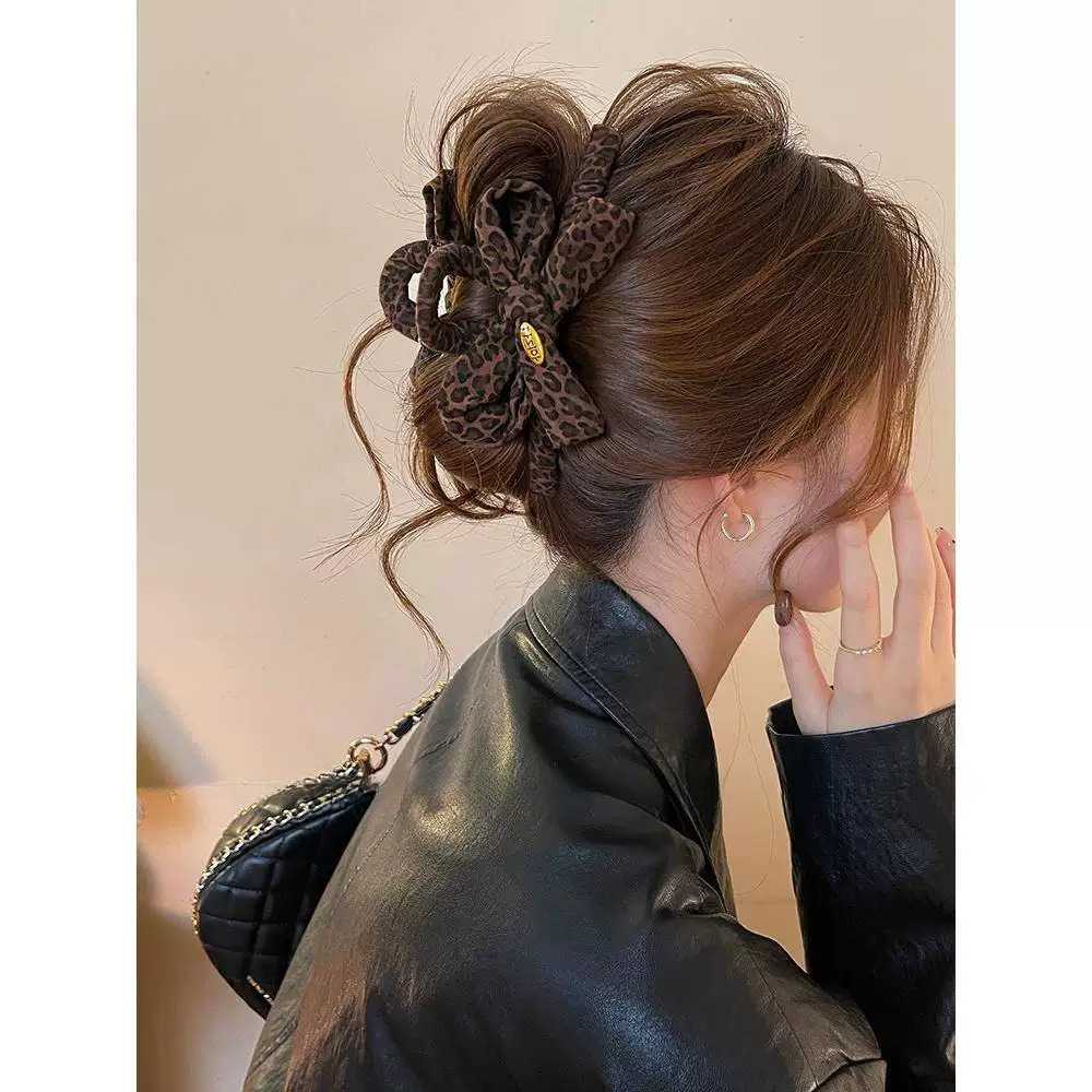 覆古豹纹蝴蝶结抓夹女2025新款时髦高级感鲨鱼夹子大号后脑勺发饰