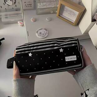 软绵绵黑色条纹慕斯笔袋学生大容量文具收纳袋可爱简约手提笔袋