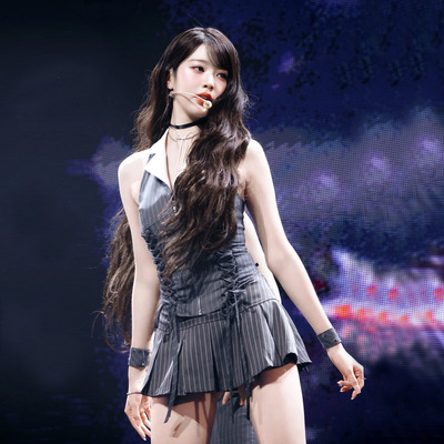 张元英同款条纹套装安宥真打歌服