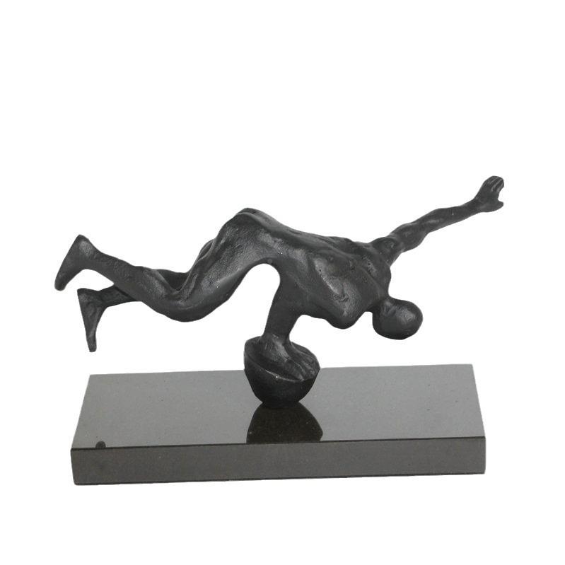 现代简约板房几玄2162关茶铸铁书思考人物雕塑房样墙柜运动甩手人