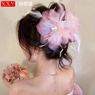 仙贤遥氛围感超仙纯欲羽毛大号抓夹女半扎发鲨鱼夹后脑勺蓝色花朵