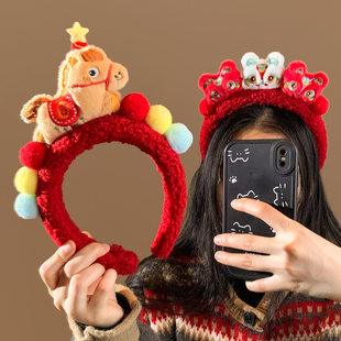 可爱红色毛绒醒狮小马羊羔毛发箍女甜美可爱新年头箍洗脸压发头饰