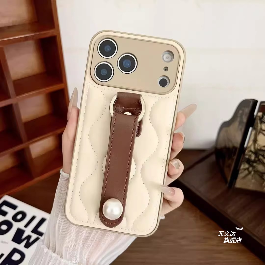 适用iphone17promax手机壳新款苹果17pm保护套秋冬羽绒服珍珠腕带皮质16个性创意15防摔高级感时尚14/13外壳