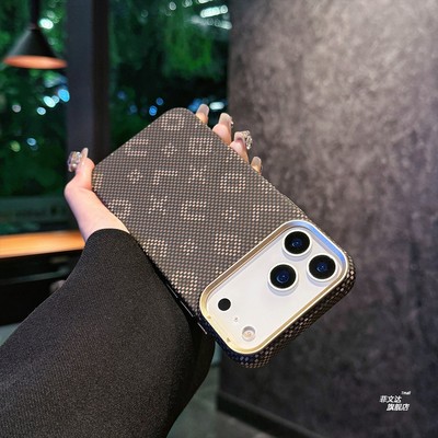 超薄凯夫拉碳纤维纹适用苹果17promax手机壳新款字母内置磁吸充电iPhone16pm保护壳16pro金属按键17air硬外壳
