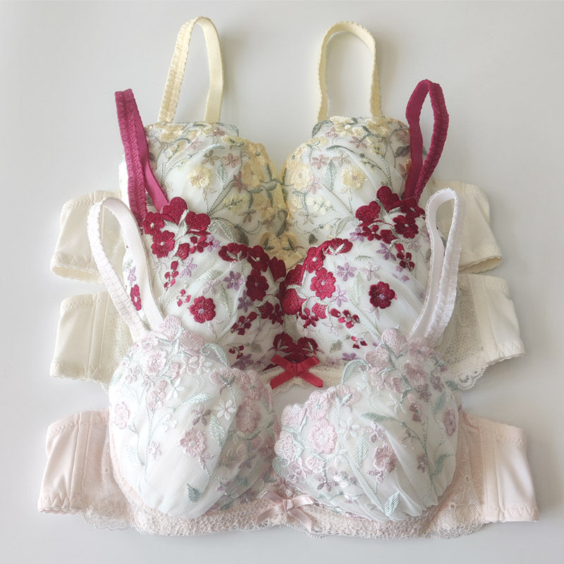 日系甜美刺绣小胸有钢圈文胸套装