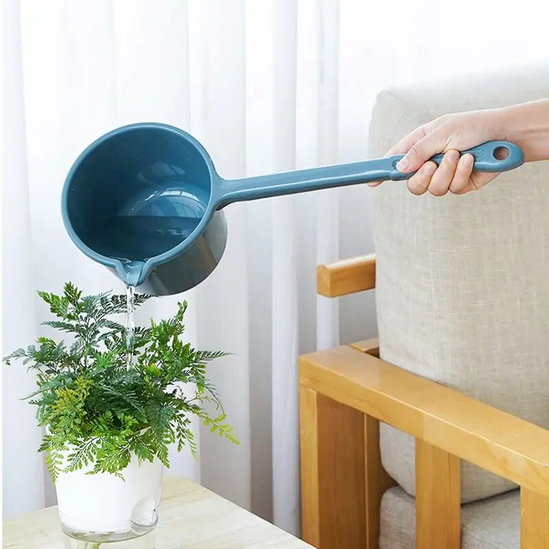 加厚塑料长柄水瓢浇花浇地图片