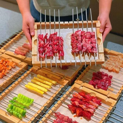 Bamboo skewers, trays, barbecue restaurants, lamb skewers, beef skewers, plates, restaurants, skewers, serving dishes,