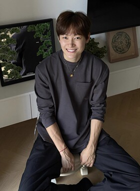 Y2NG纯色logo刺绣长袖t恤圆领宽松基础款百搭打底卫衣