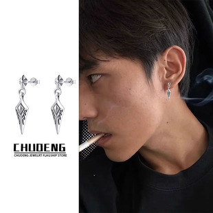 菱形图腾耳钉男款高级感2026新款简约百搭小众设计耳坠耳环耳饰女