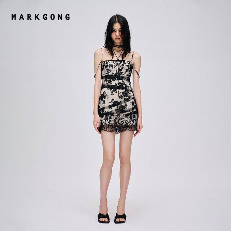 【MARKGONG】夏季流行设计感休闲流行独特优雅蕾丝双层吊带连衣裙图片