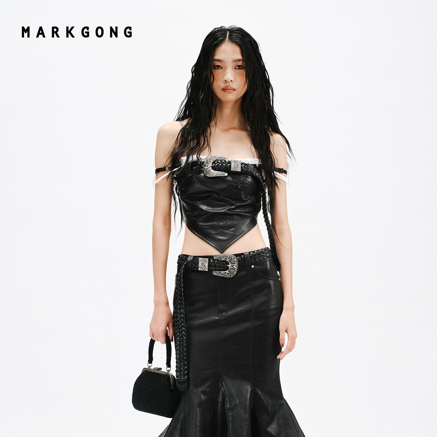 MARKGONG皮革立体花抹胸