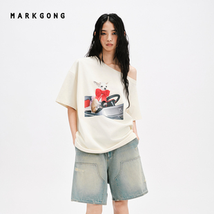 【MARKGONG】设计感动物图案斜开肩短袖T恤2026早春新品女装上衣
