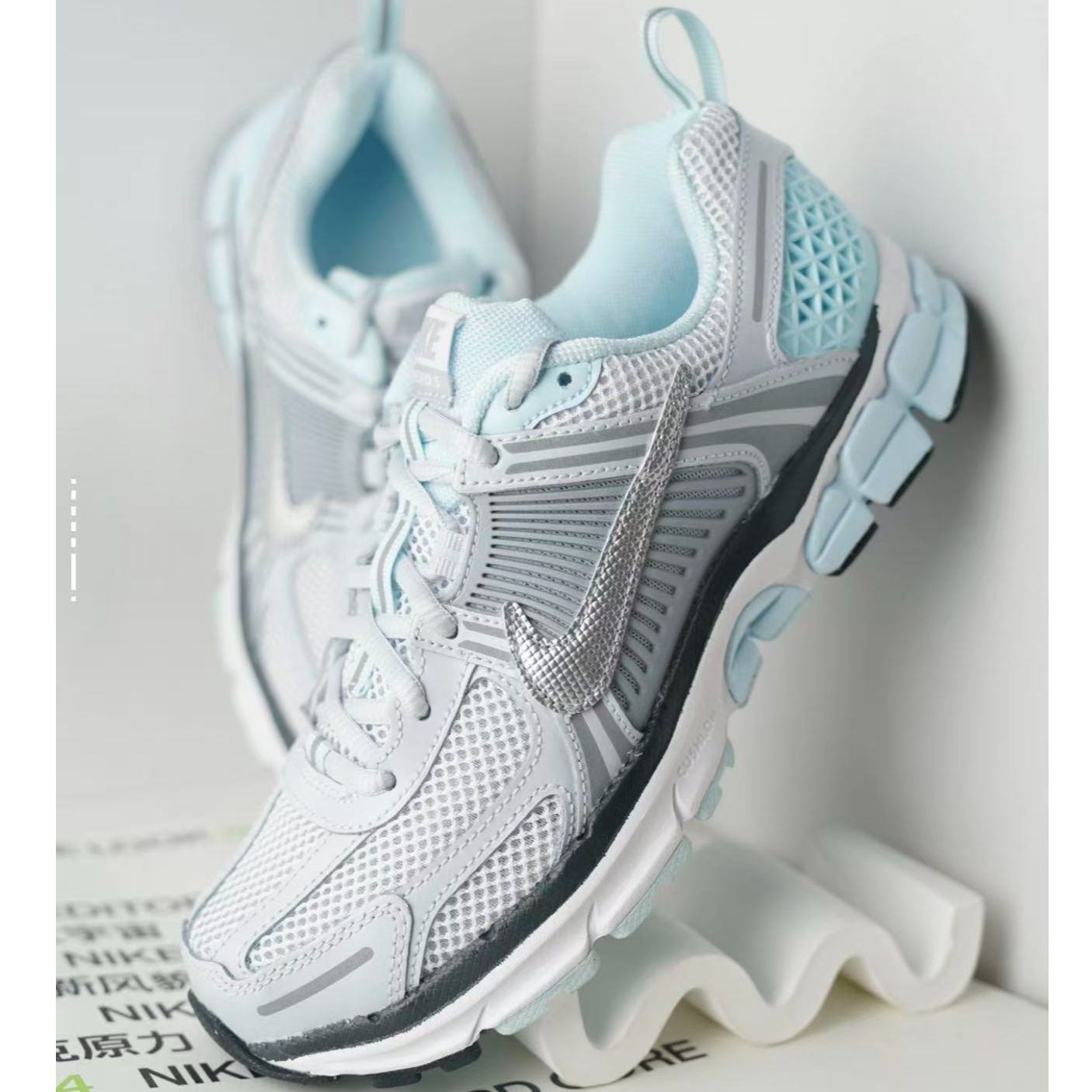 NIKE/耐克 Air zoom vomero 5 网面皮革低帮休闲跑鞋 HQ3255-043