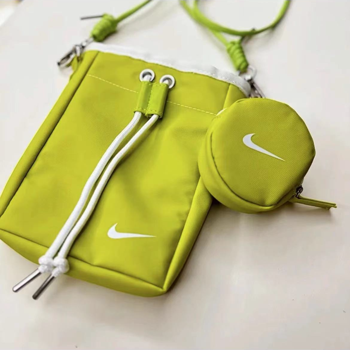 NIKE/耐克随身包绿套装手机耳机便携斜挎包单肩包BG034-700A