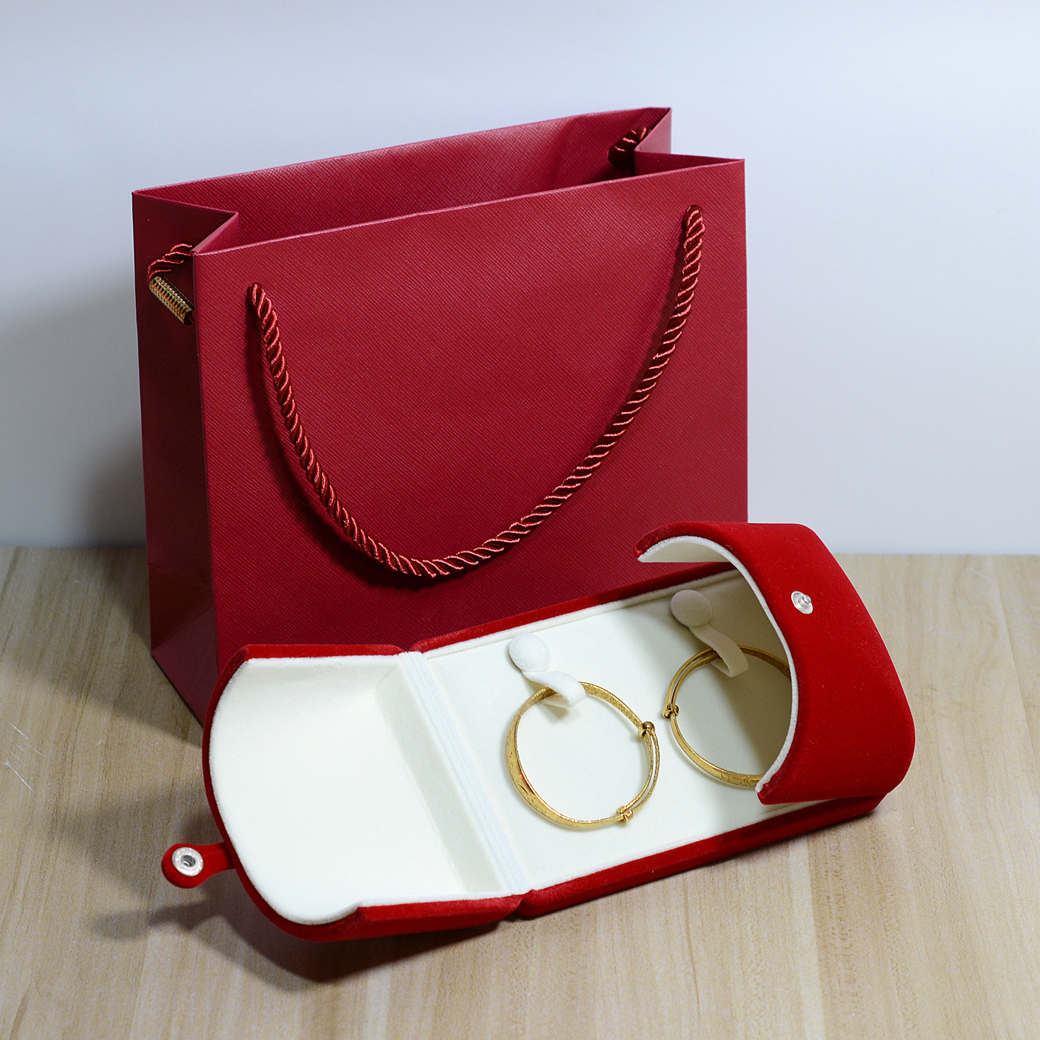 精致暗扣宝宝满月百天手镯礼品盒子儿童银饰黄金手镯盒红色包装盒
