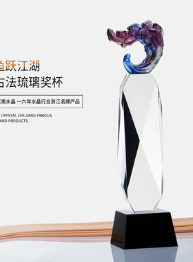 东南水晶原创设计琉璃元素飞鱼造型奖杯企业团队建设比赛颁奖礼品