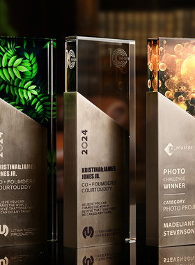 2024新款创意金属水晶奖杯定制定做彩印公司年会优秀员工纪念品