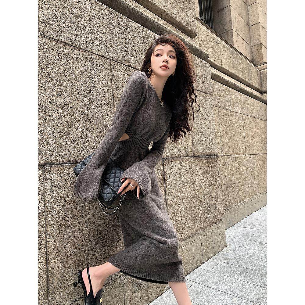欧洲站2025秋冬新款赫本风毛衣内搭长裙高级感露腰修身针织连衣裙