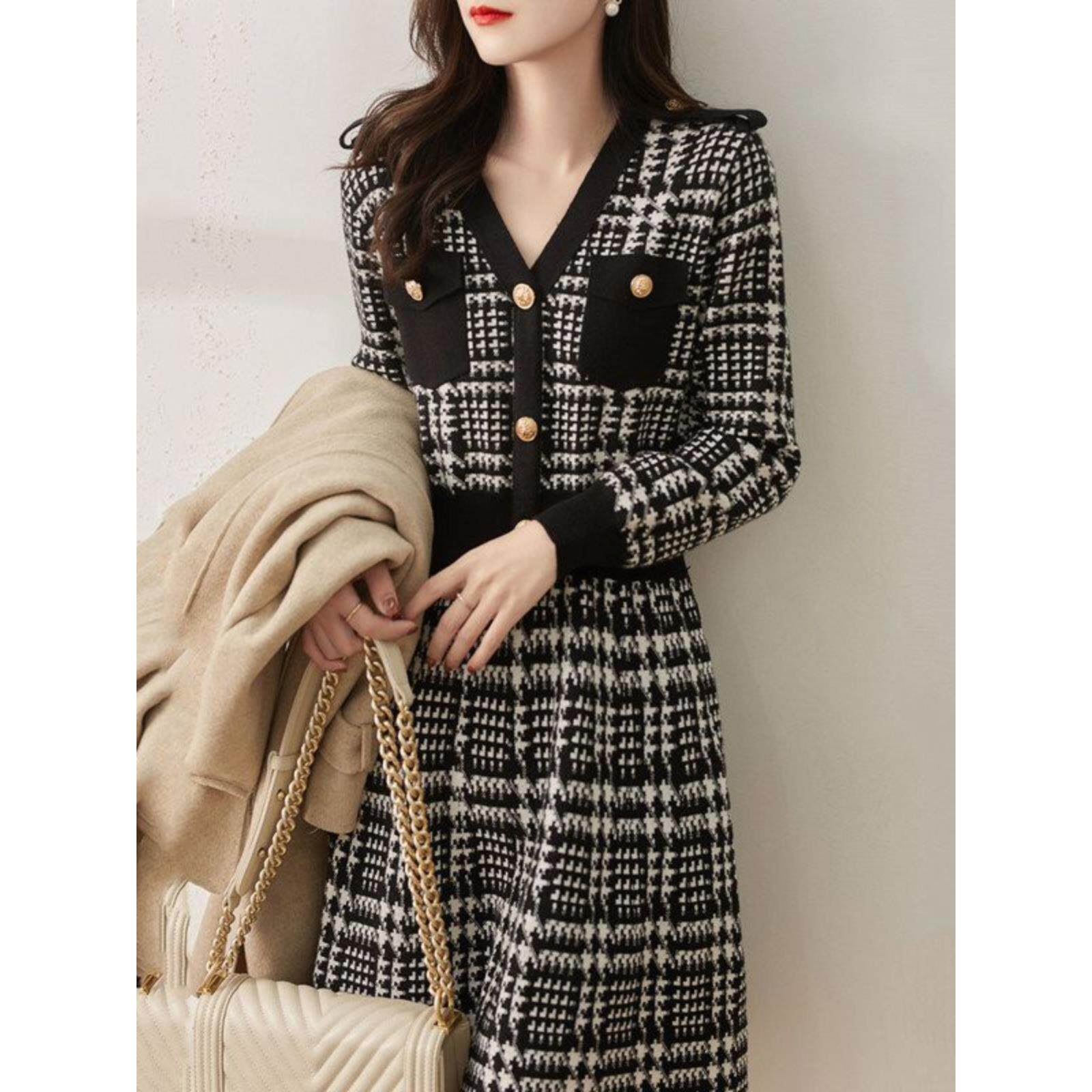 欧洲站秋装新款覆古时尚洋气高级感千鸟格V领收腰显瘦针织连衣裙