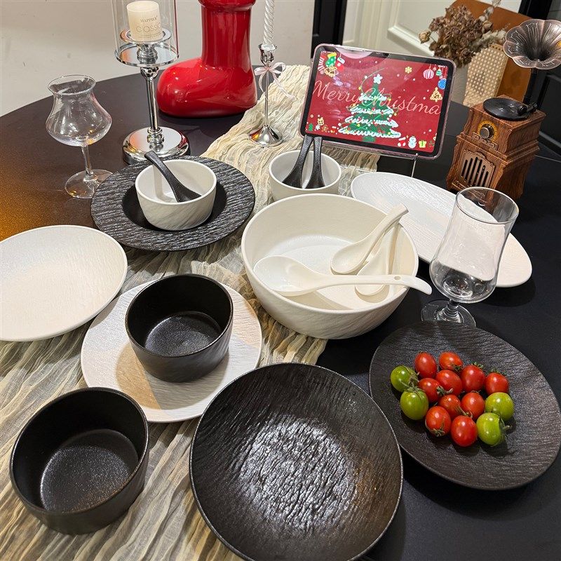 精选日式釉下彩2026新款碗盘碗碟套装家用高温陶瓷简约风餐具乔迁