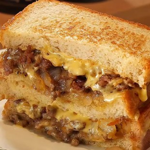 牛肉芝士帕尼尼三明治吐司营养早餐半成品面包懒人加热夜宵零食