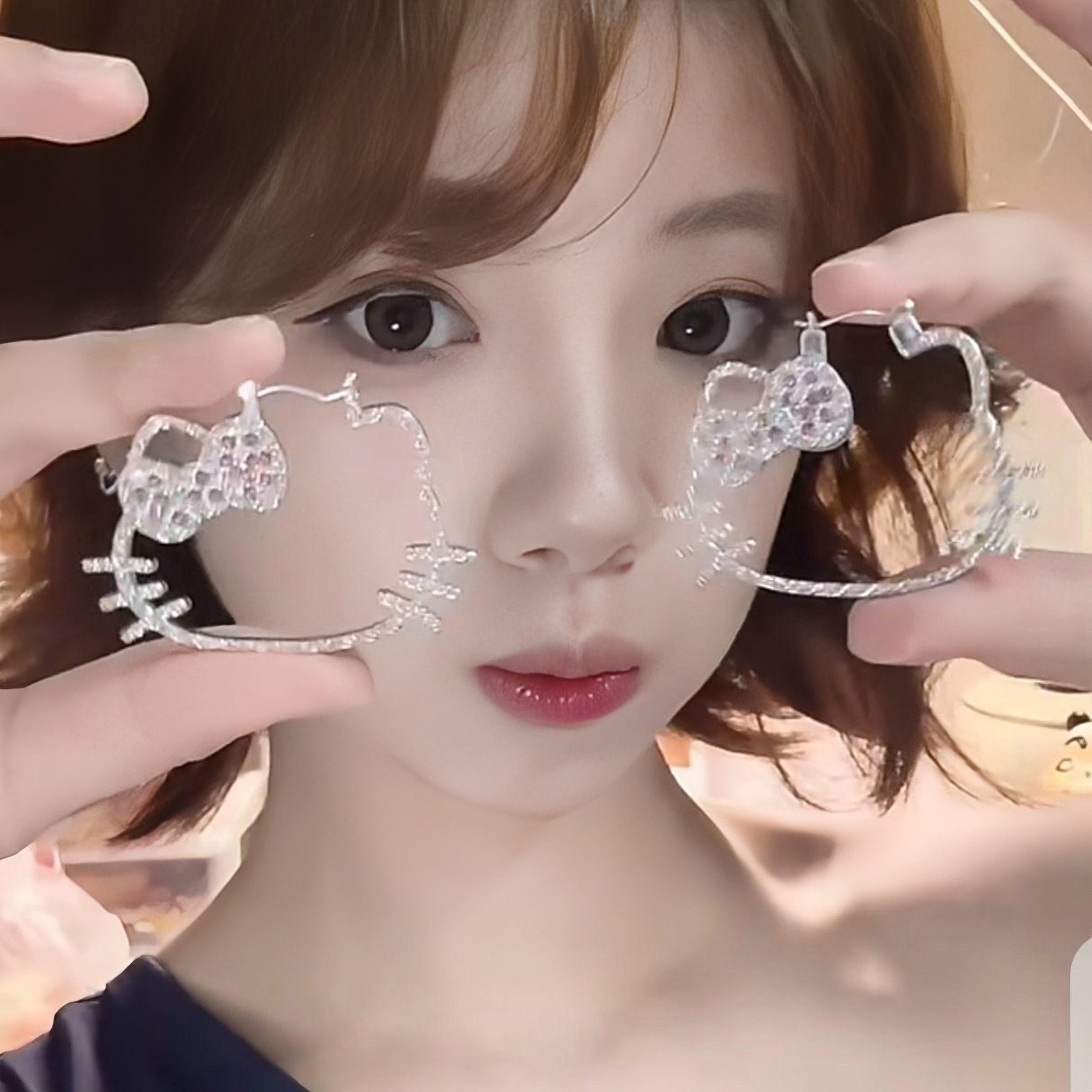 可爱银色水钻Kitty猫耳环女高级感轻奢小众设计耳钉新款夏天耳饰