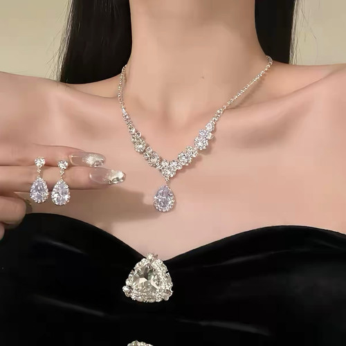 锆石闪钻项链晚礼服配饰生日婚纱新娘高级感轻奢小众颈链锁骨链女