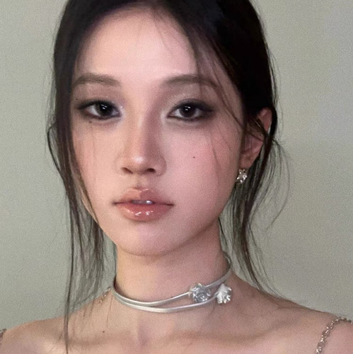 双层银色玫瑰花朵颈链皮革辣妹项圈女脖花高级感颈圈