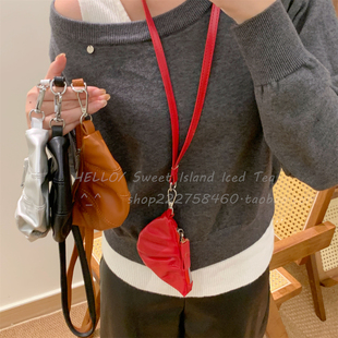 挂脖mini零钱包可爱牛角包设计感小众迷你凹造型斜挎口红耳机小包