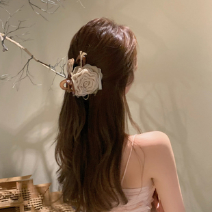 新中式国风不对称玫瑰花朵抓夹女发夹鲨鱼夹高级感头花发饰头饰