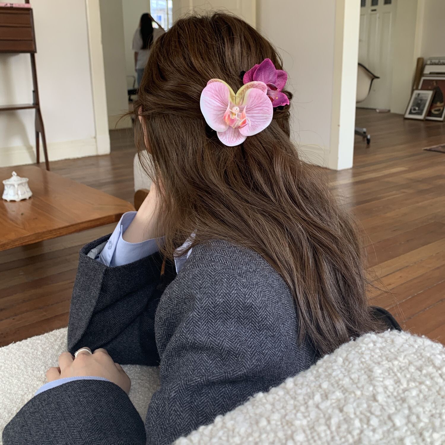 今世戴花蝴蝶结兰花朵边夹女氛围感拍照出片刘海夹海边度假头饰