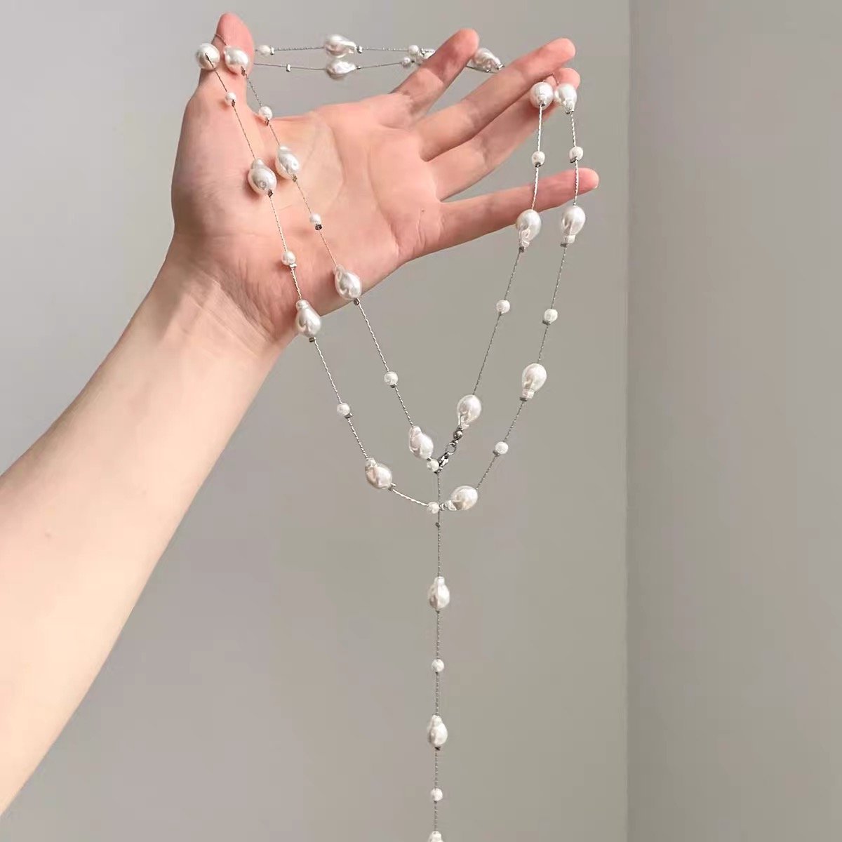 多层珍珠配裙子项链女轻奢小众高级感海边颈链长款叠戴配饰锁骨链