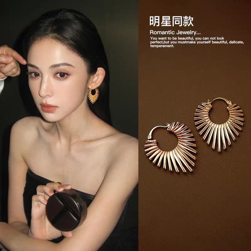 金色线条圈圈耳环女轻奢高级感耳钉2026新款爆款独特漂亮夸张耳饰