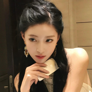 古早千金香槟色镶钻耳环复古宫廷风耳钉个性夸张无耳洞耳夹耳饰女