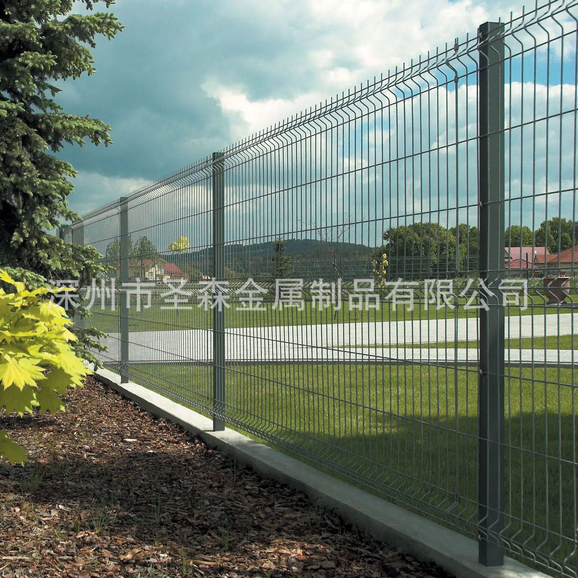 出口工厂三角折弯镀锌丝焊接围栏喷塑绿色金属护栏花园运动场围栏