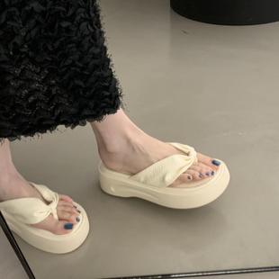 松糕厚底夹趾人字拖鞋 女夏外穿2025新款 配裙子增高踩屎感沙滩凉鞋