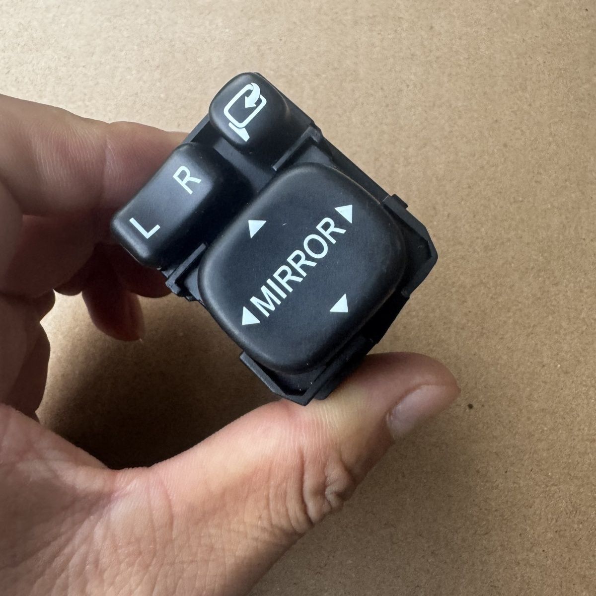 适用长安CS35后视镜调整