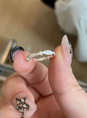 拉丝银色小鱼尾戒女款个性时尚