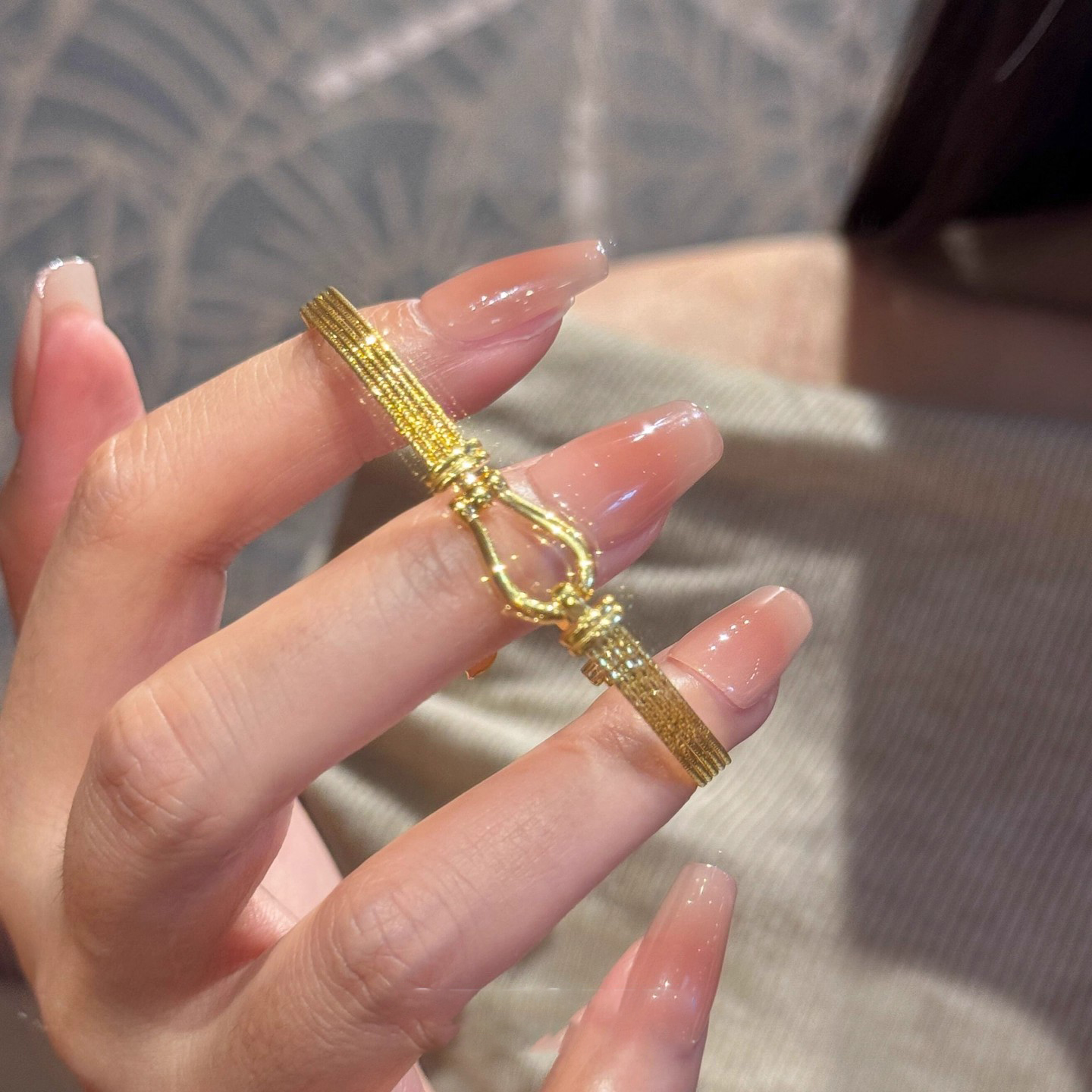 拉丝马蹄扣金色手镯女百搭不掉色