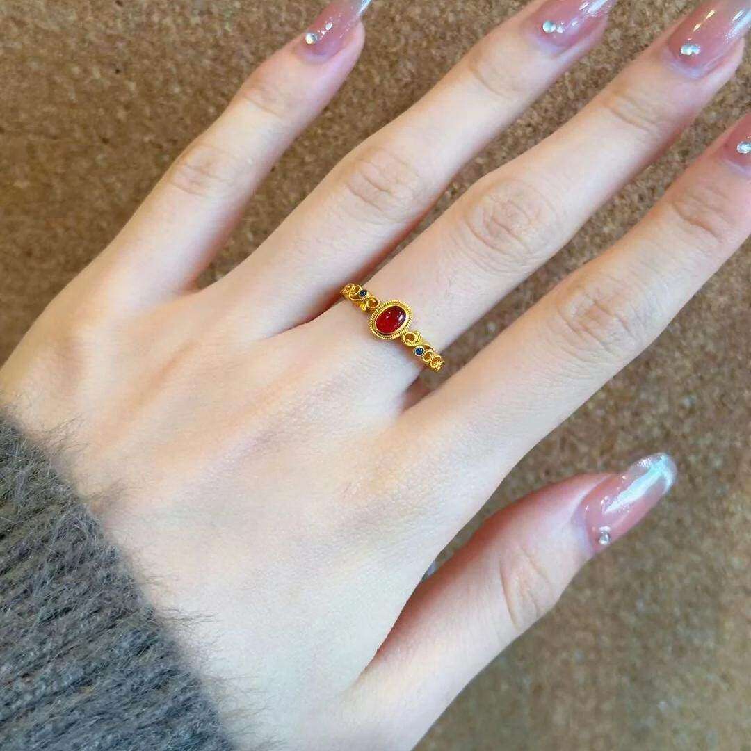 新中式金色花丝珐琅戒指女款复古宫廷风卷草纹仿碧玺红宝石食指戒