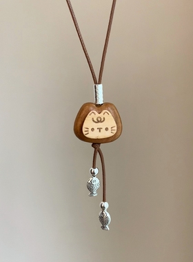 趣味小鱼转转猫桃木皮绳项链女轻奢高级感独特小众毛衣链秋冬配饰