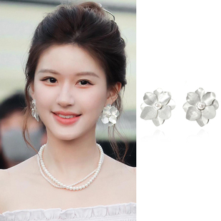 许我耀眼许妍赵露思同款 拉丝花朵仿珍珠耳钉女高级感耳环轻奢耳饰