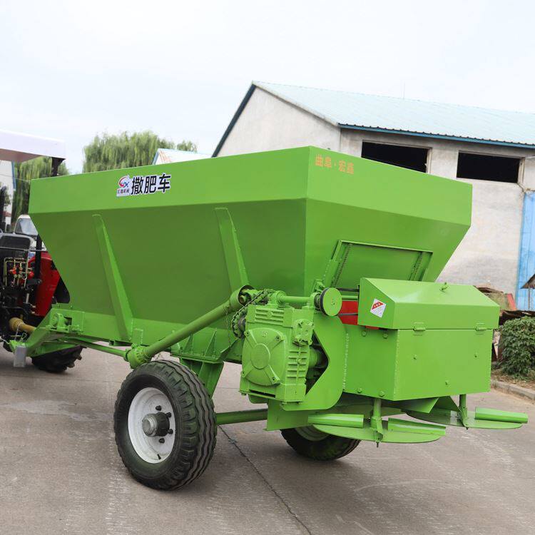 自走式撒肥车 牵引式撒粪机洒肥机 中小型固液粪便抛撒机