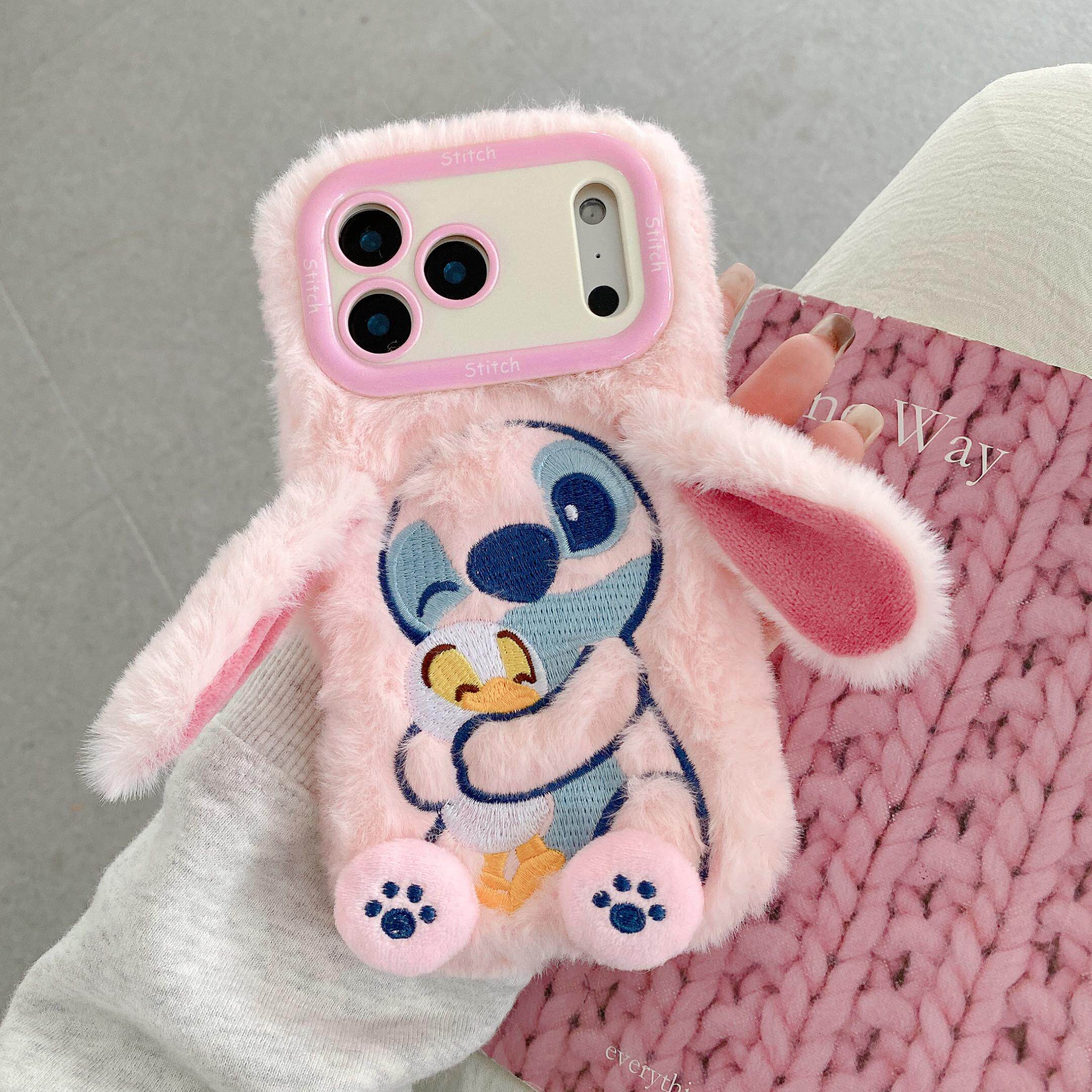 粉色立体史迪仔适用苹果18promax手机壳iPhone17Pro毛绒16pm新款15毛茸茸14plus秋冬13全包12可爱11镜头支架