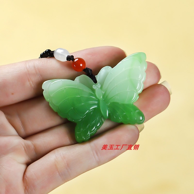 和田玉飘翠蝴蝶毛衣链挂件