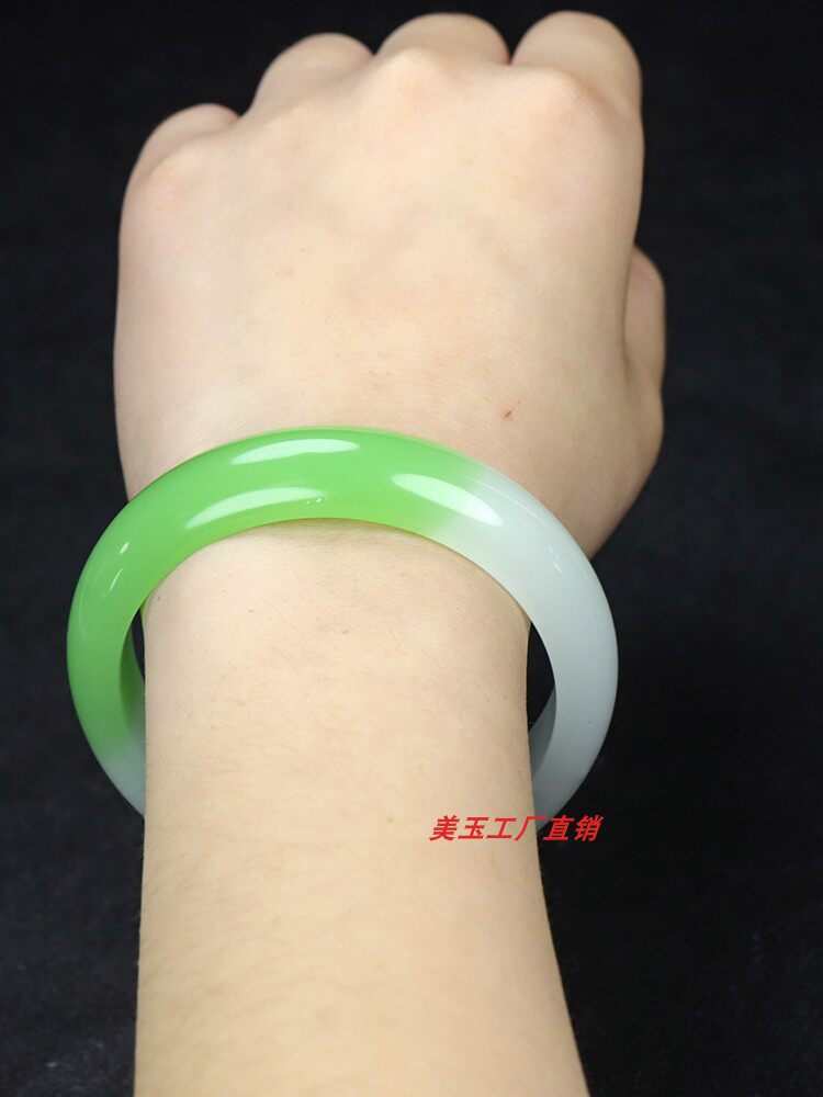 手镯和田玉和田玉飘翠手镯